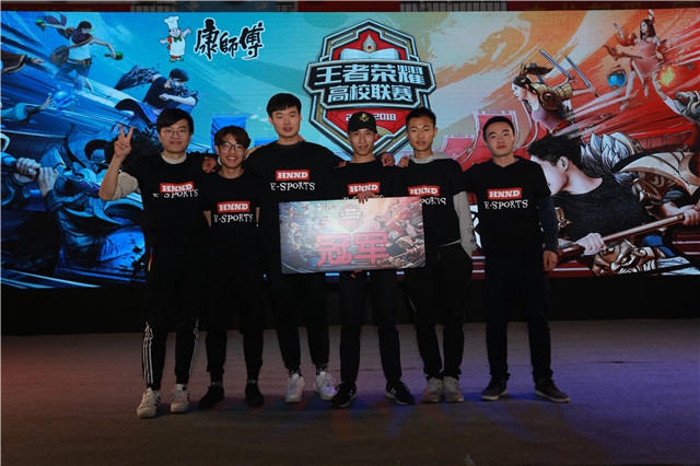 如重磅炸弹 如重磅炸弹